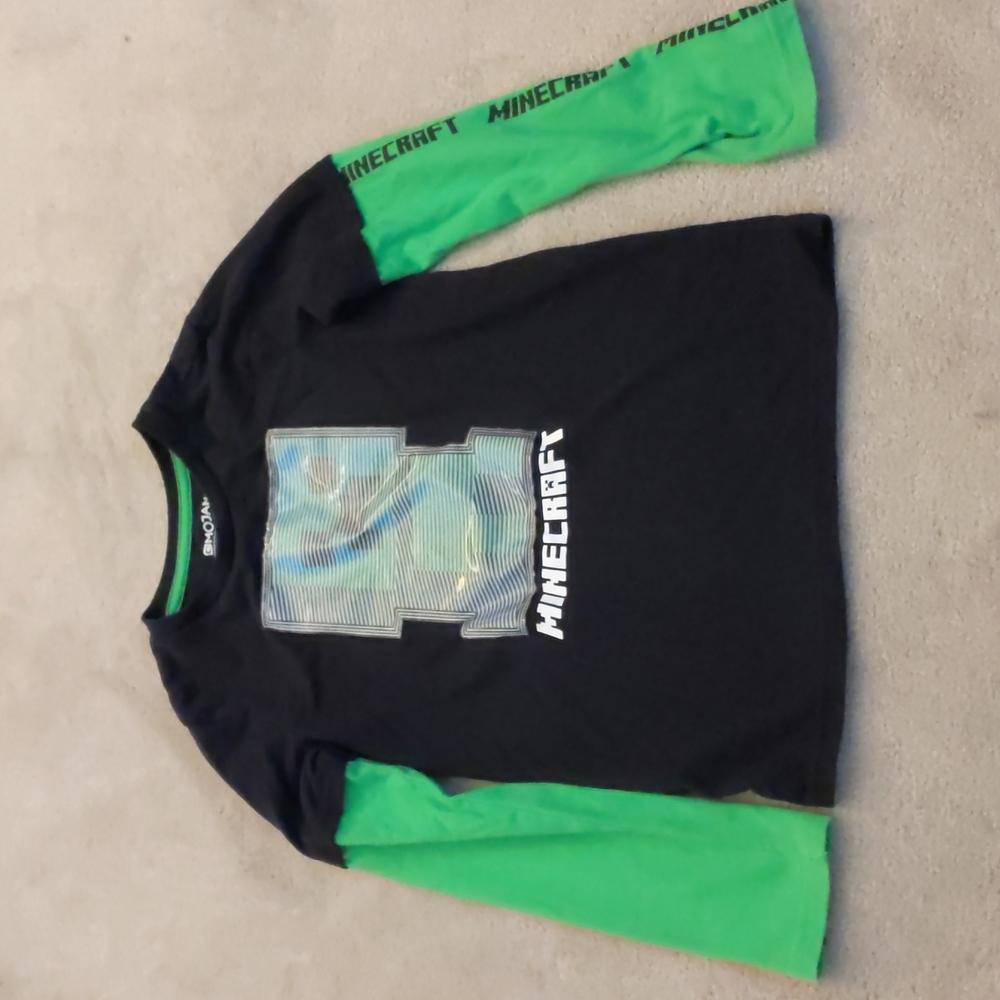 Minecraft long sleeved t-shirt size small 6/7